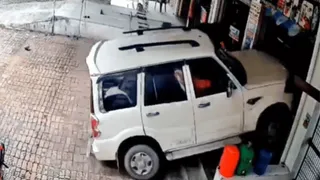Viral Video: Scorpio Driver Rams Car Into Repair Shop After Accidentally Hitting Accelerator | Internet Reacts